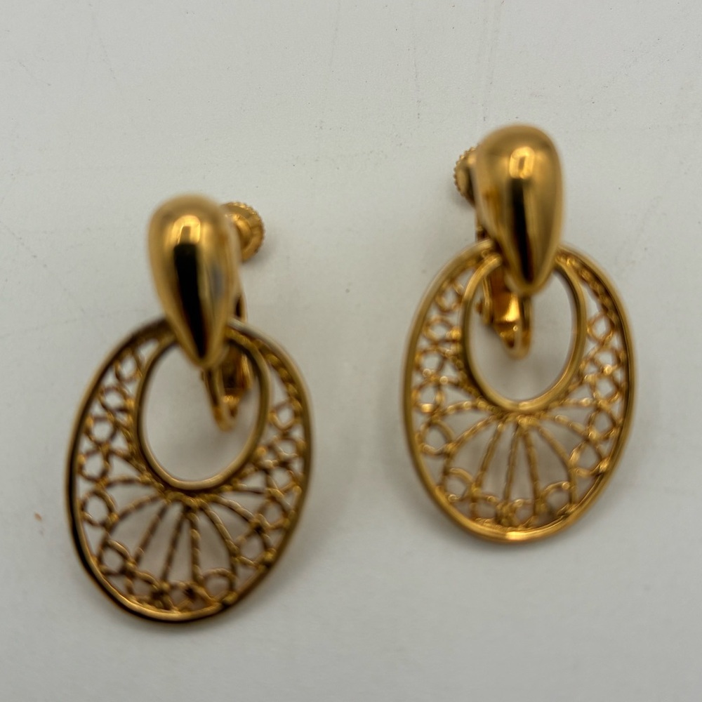 Vintage Elegant Napier gold-tone filigree screw back dangle earrings.
